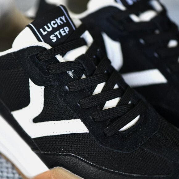 PRE-OWNED | Size: 7 US Women's LUCKY STEP Skate Sneaker | Color: Black/White - Picture 8 of 9
